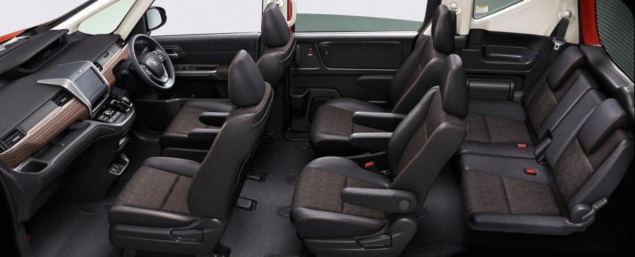 Интерьер Honda Freed Hybrid 2019 года  (фото 4 из 8)